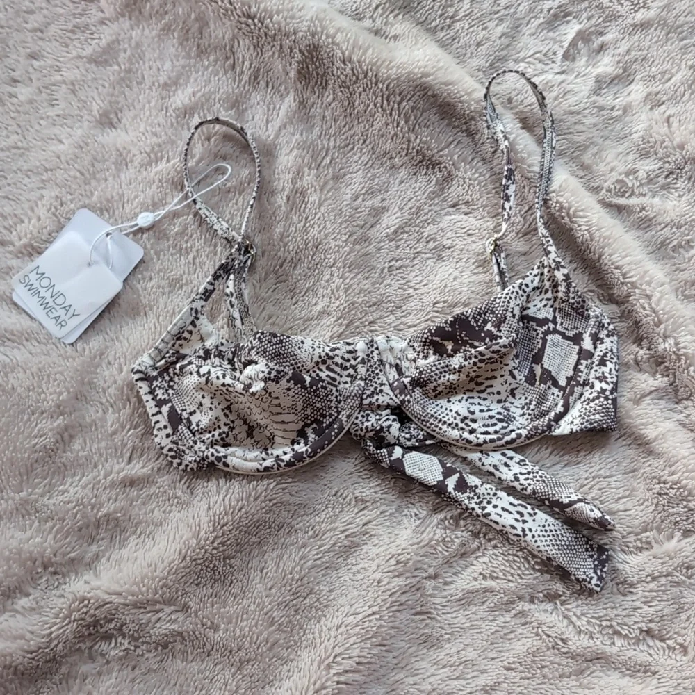 BNWT Monday Swinwear Maui Bikini Top New Snake